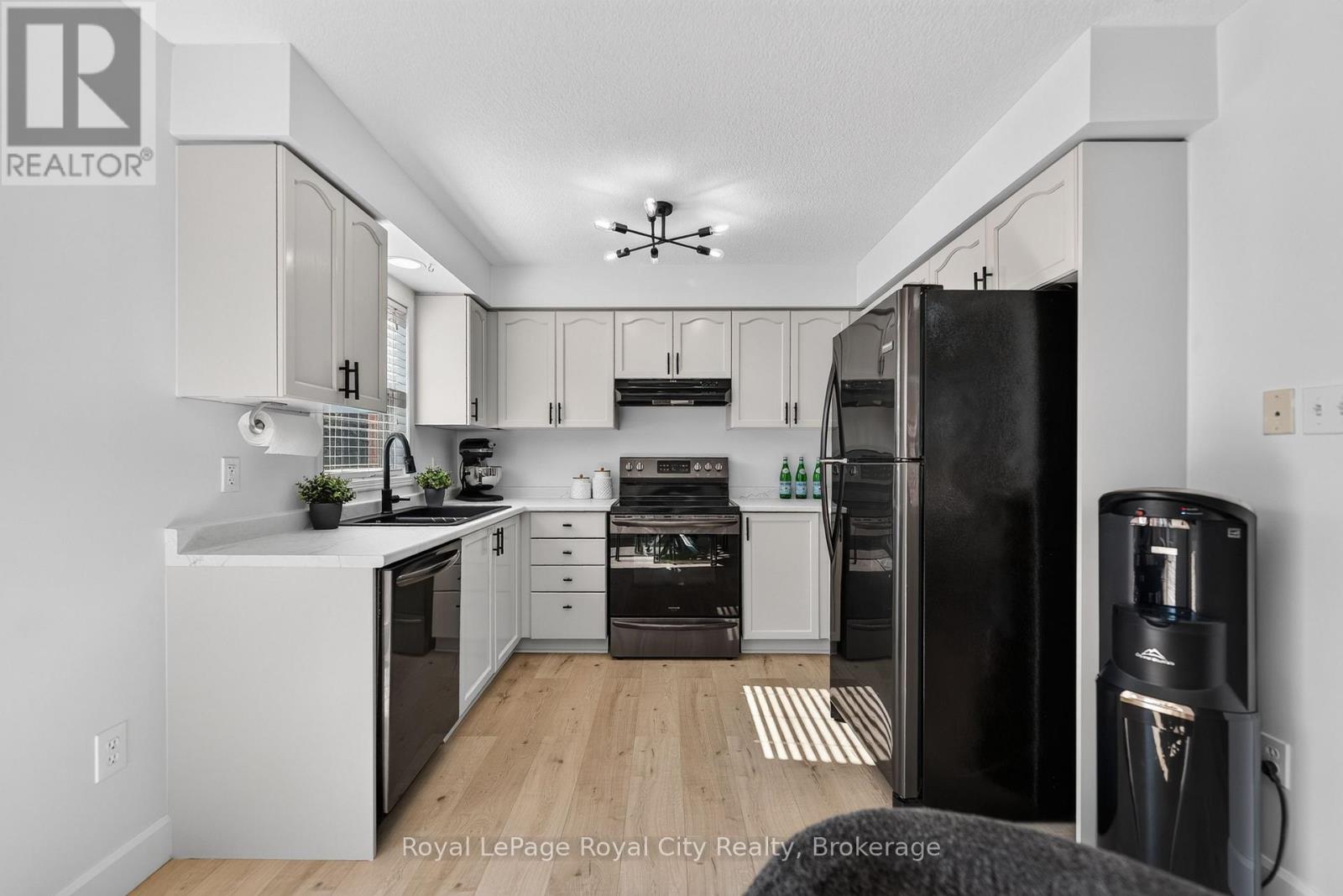 24 BROOKFIELD CRESCENT, Kitchener — photo 9
