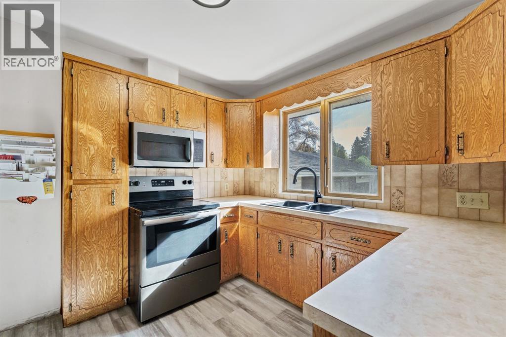 61 Huckvale Crescent SW - 20