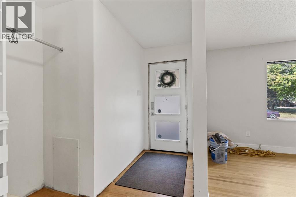 61 Huckvale Crescent SW - 14