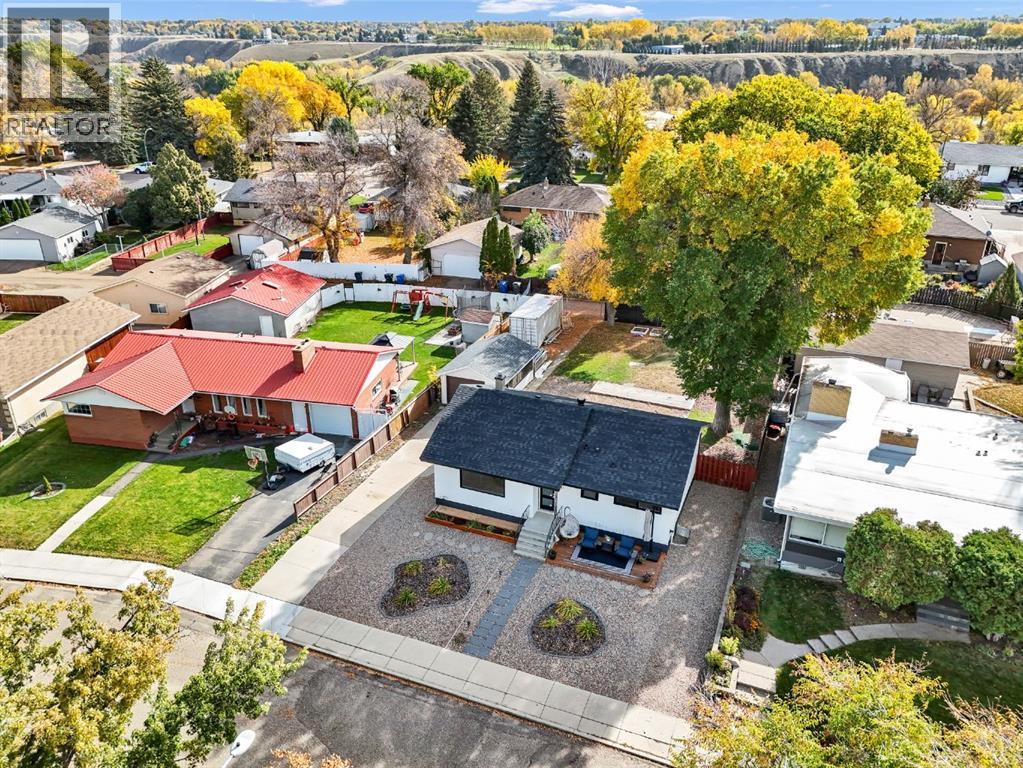 61 Huckvale Crescent SW - 11