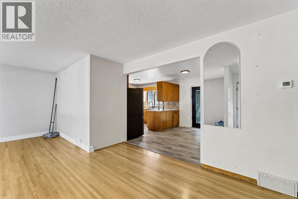 61 Huckvale Crescent SW - 13