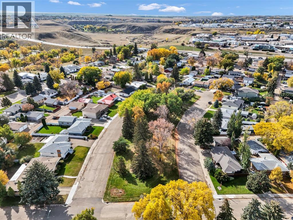 61 Huckvale Crescent SW - 7