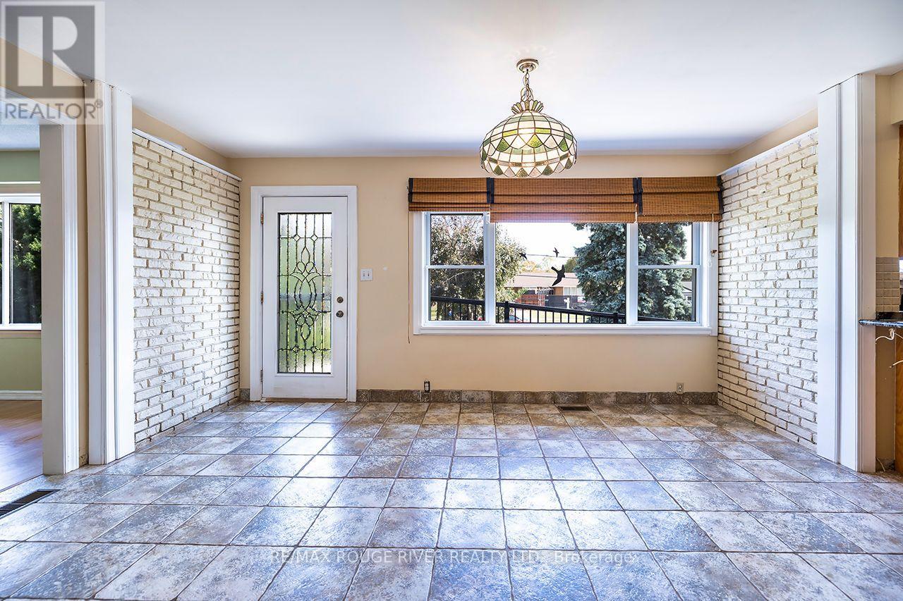 184 GARRARD ROAD - 13