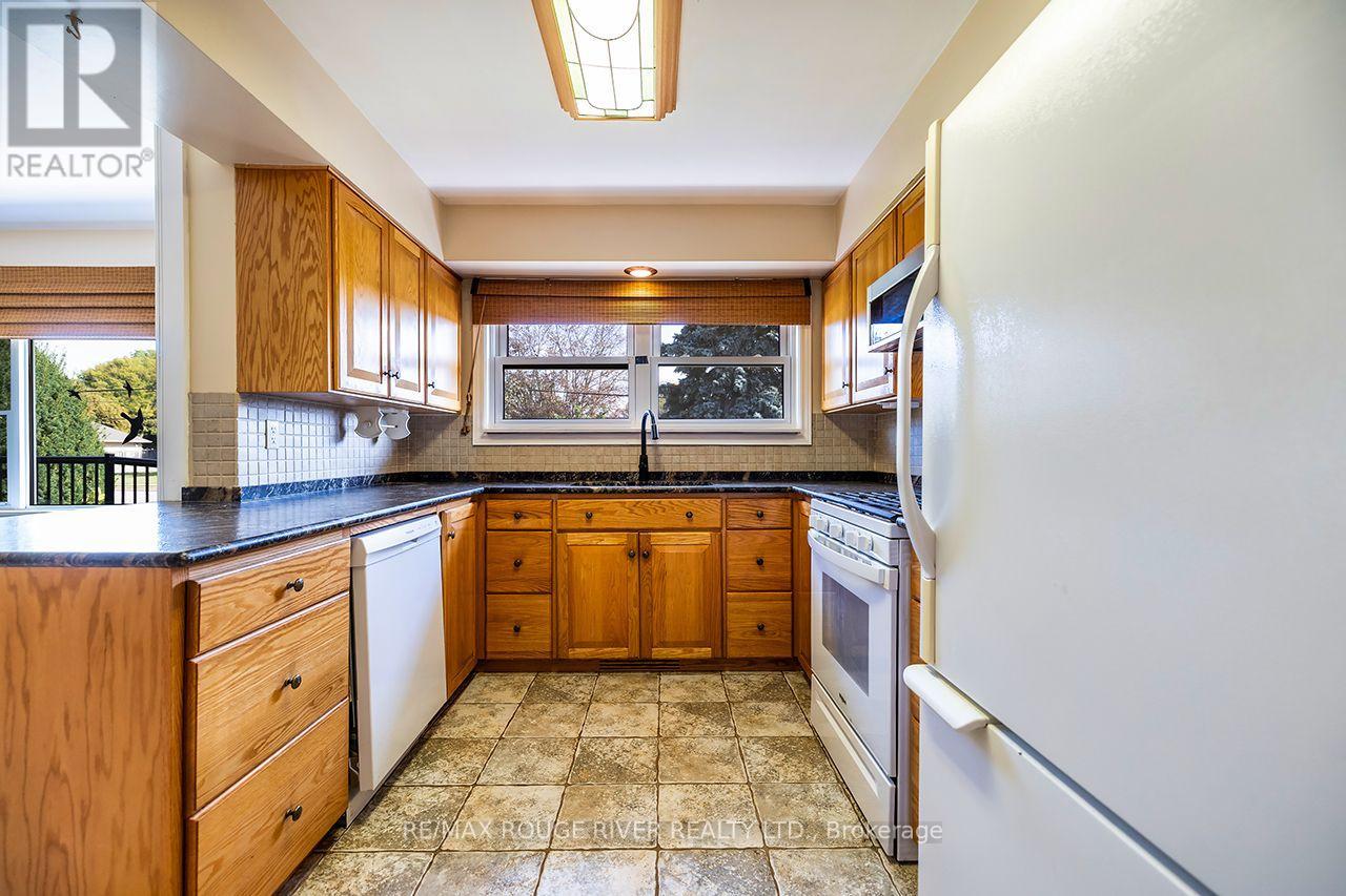 184 Garrard Road, Whitby, ON photo 9