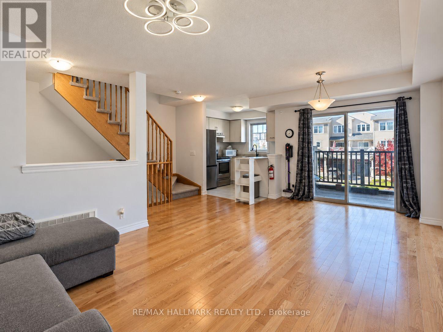 63 Tabaret Crescent, Oshawa, ON photo 6