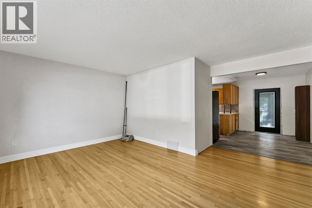 61 Huckvale Crescent SW - 15