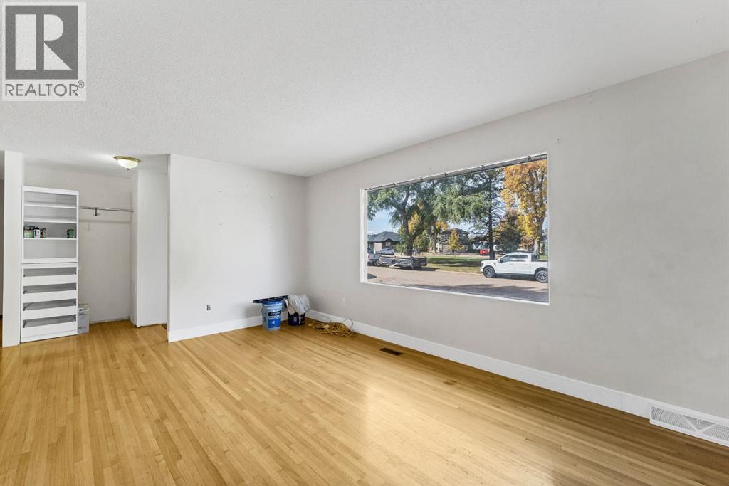 61 Huckvale Crescent SW - 17