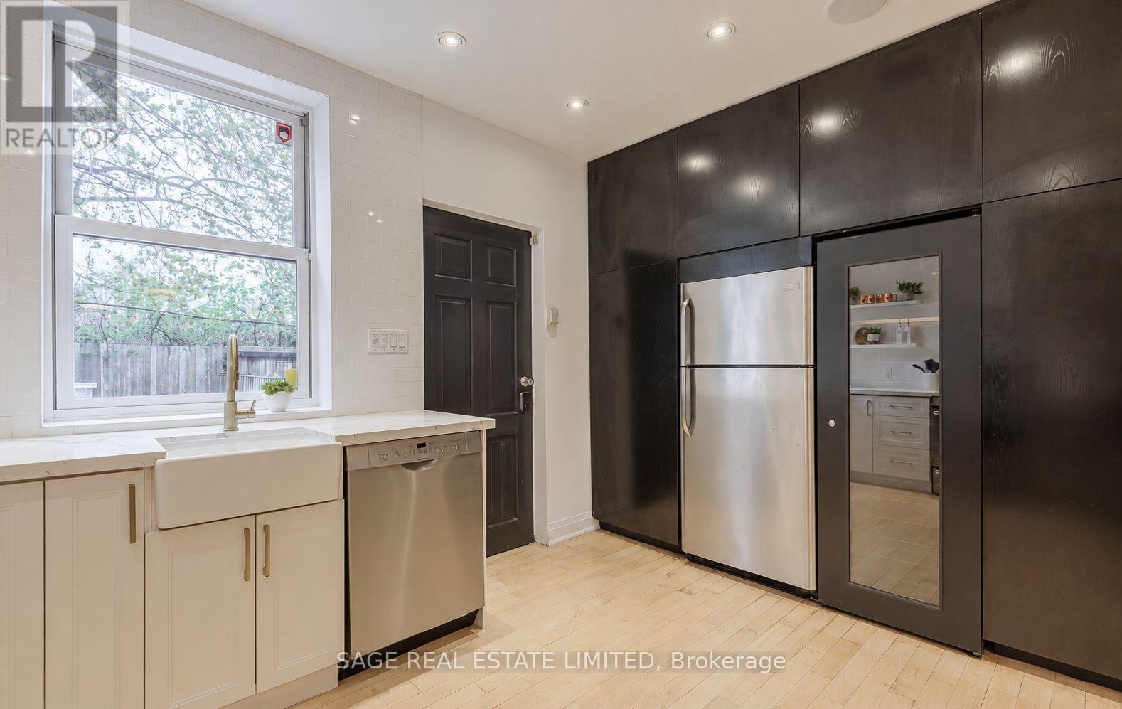 86 Dupont Street — photo 15