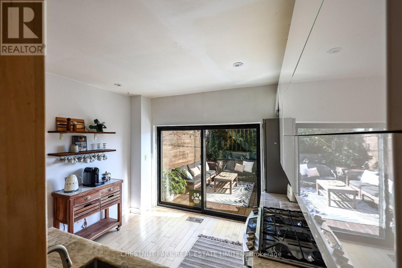 517 Crawford Street, Toronto, ON photo 19