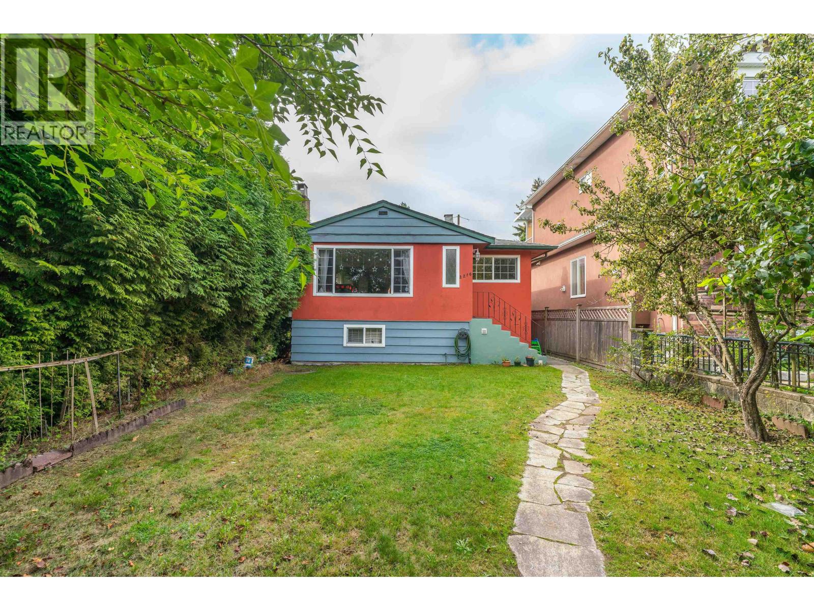Photo of 2216 E 41ST AVENUE 28