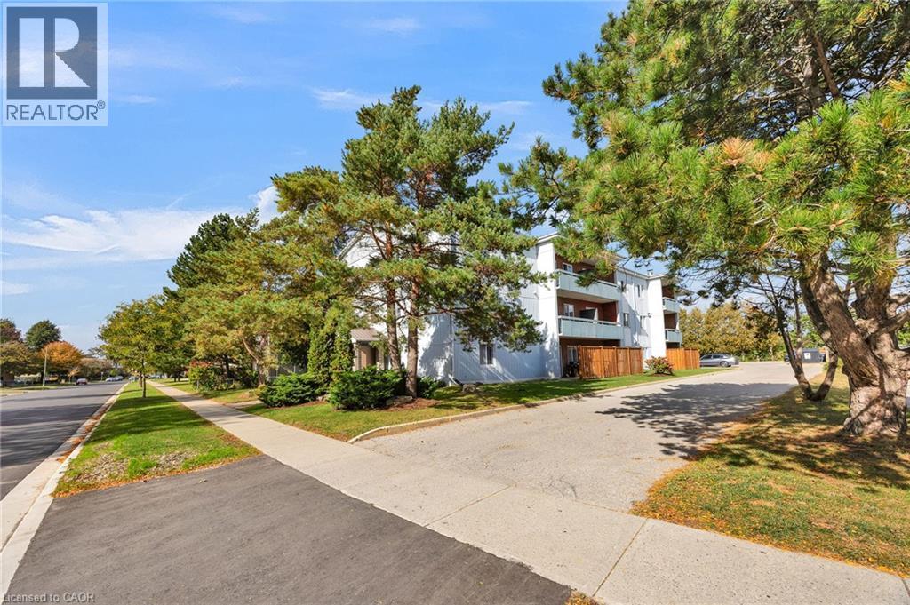 100 BRECKENRIDGE Drive Unit# 103, Kitchener