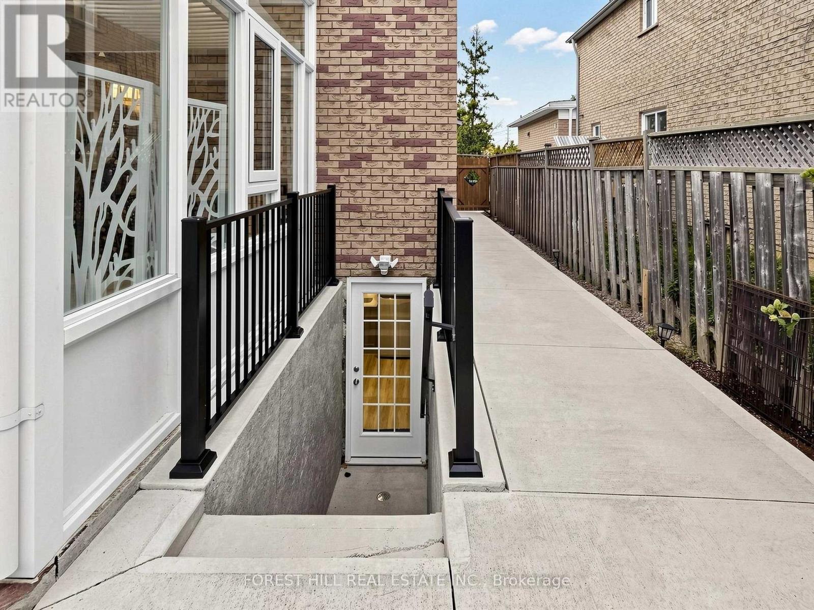 1631 Meadowfield Crescent — photo 42