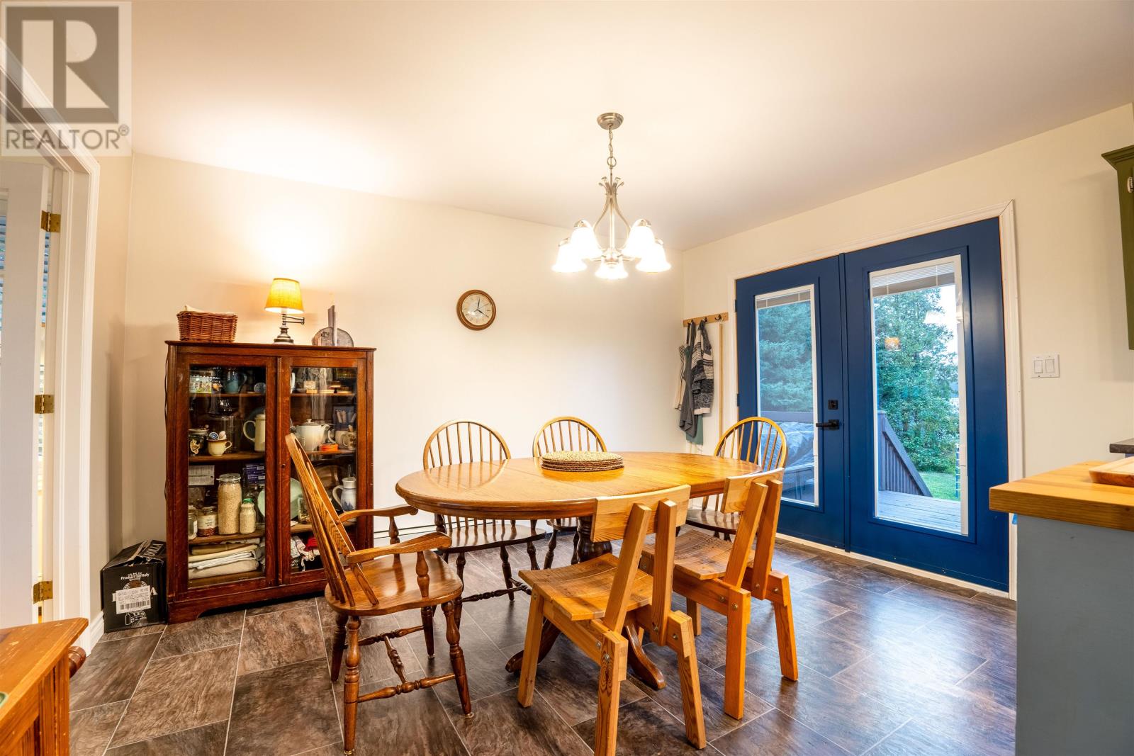 124 GREENSVIEW Drive - 13
