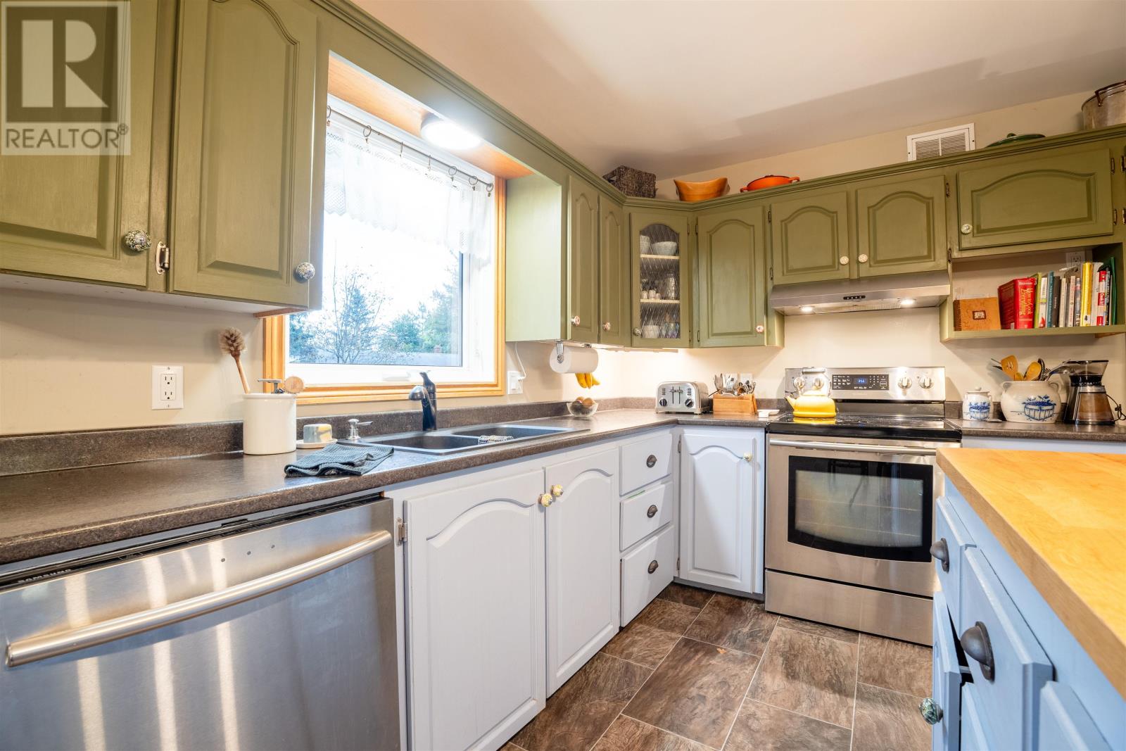 124 GREENSVIEW Drive - 17