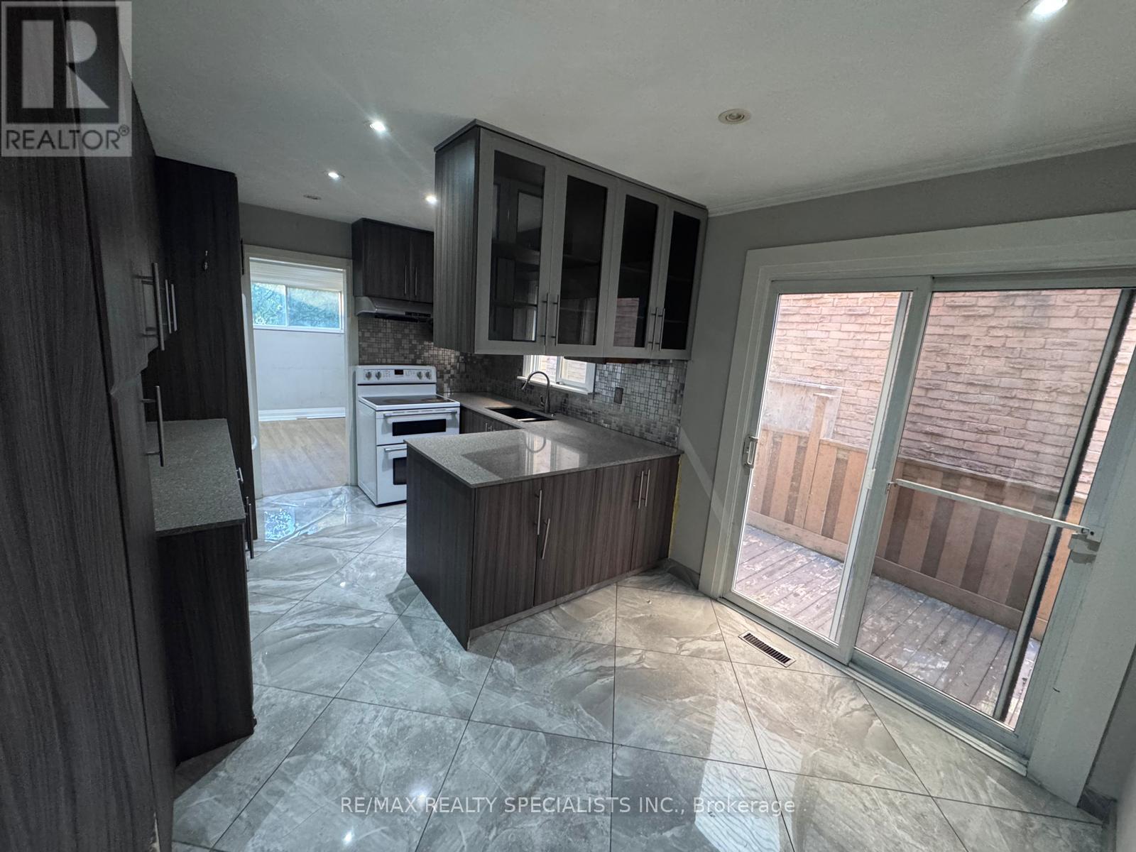 52 Abelard Avenue — photo 7