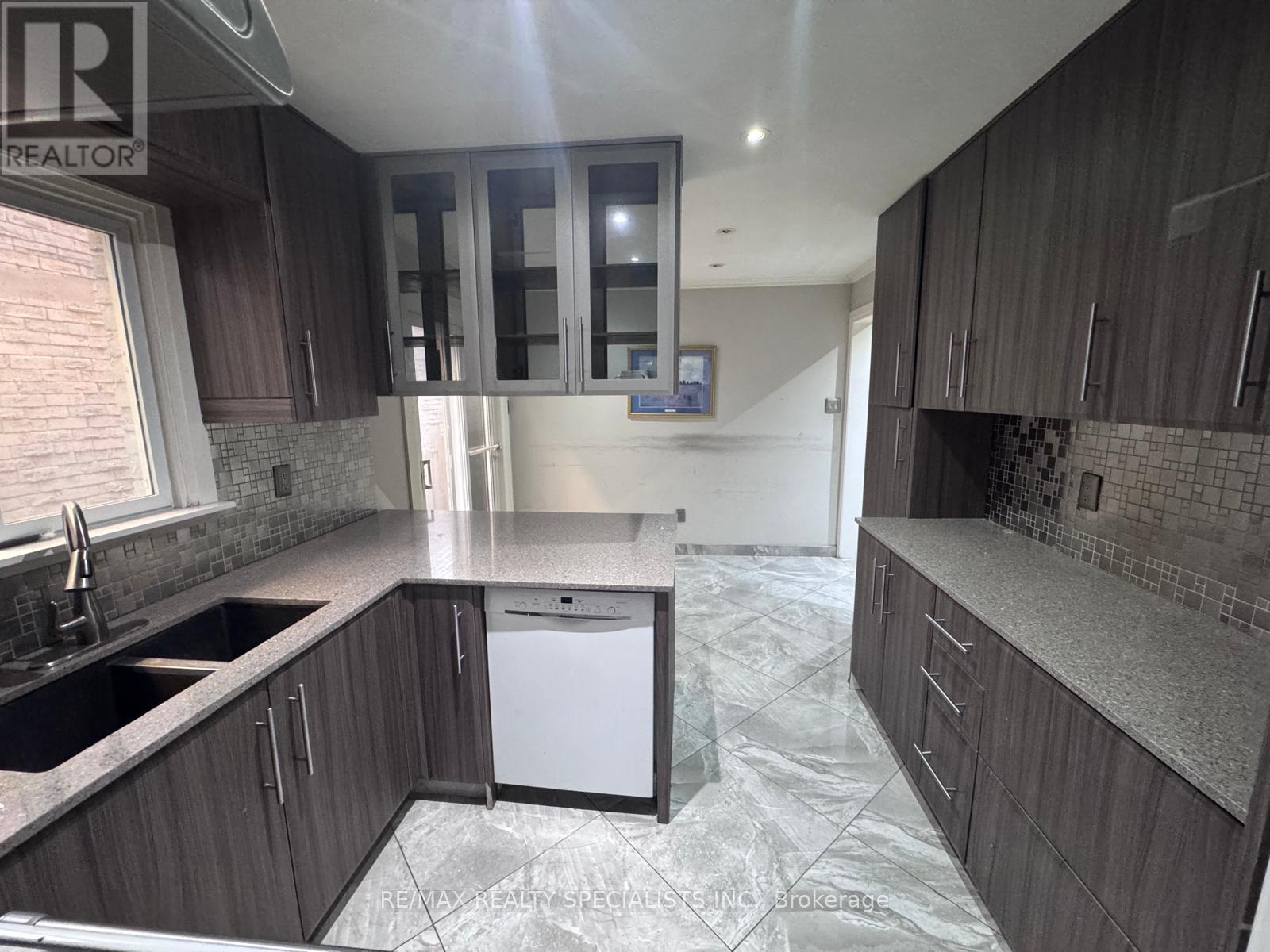 52 Abelard Avenue — photo 8