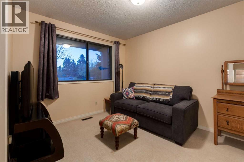 544 BROOKMERE Crescent SW - photo 25