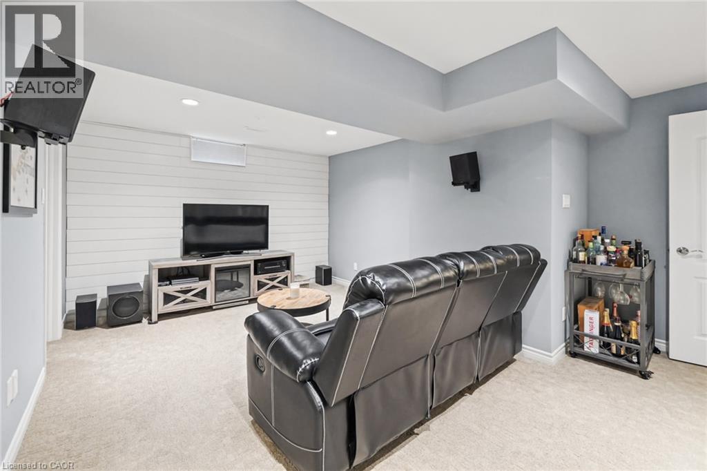 2 Cindy Avenue — photo 32