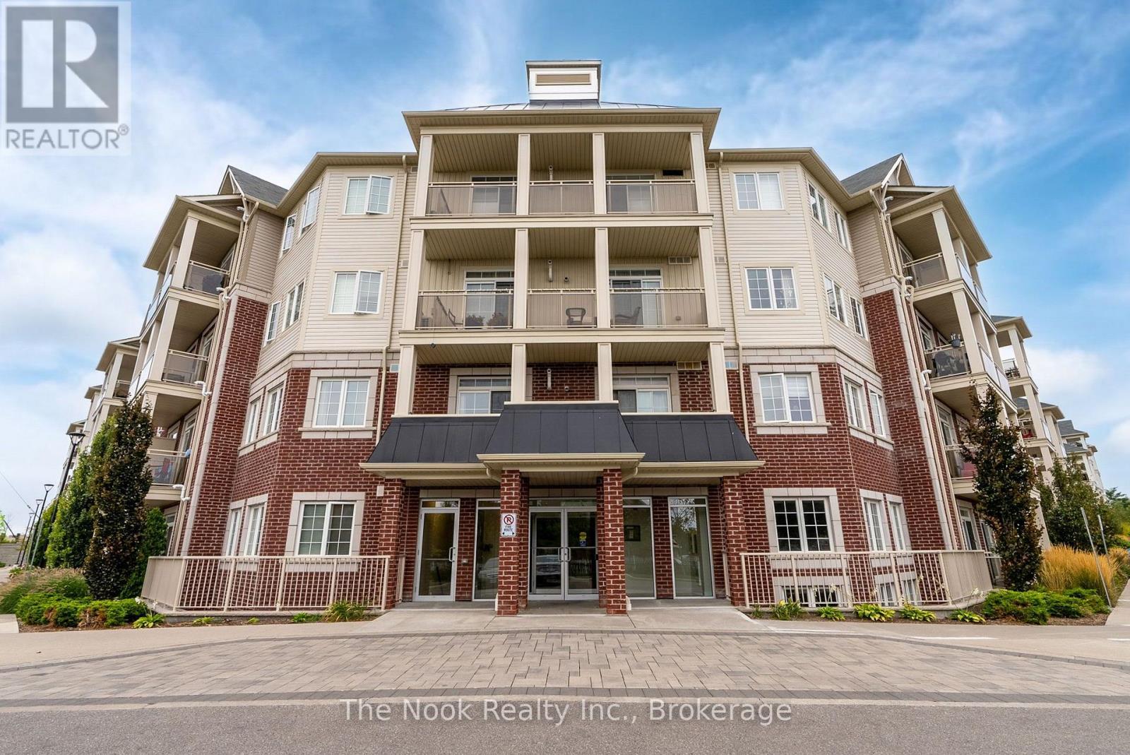 420- 84 Aspen Springs Drive, Clarington, ON