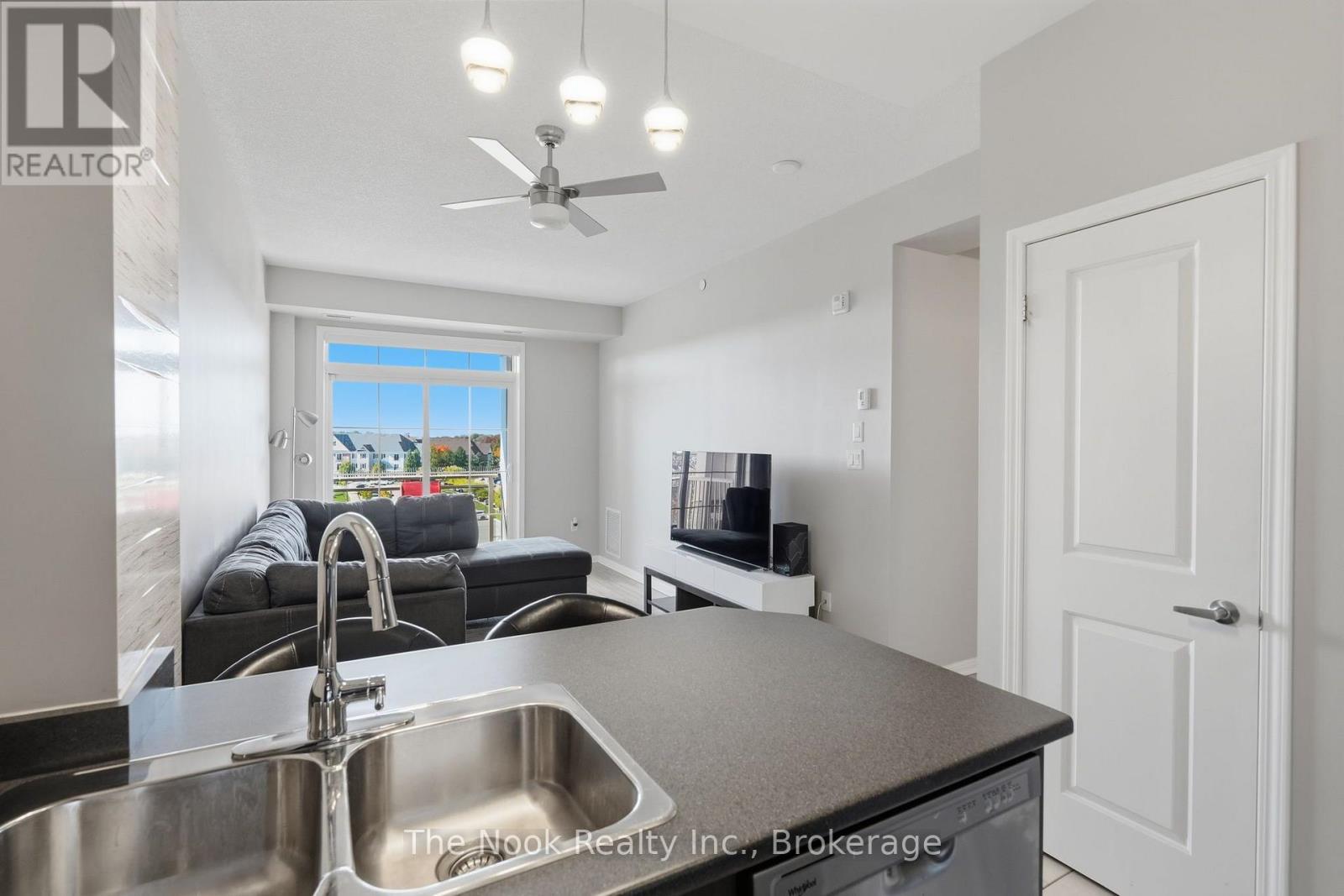 420- 84 Aspen Springs Drive, Clarington, ON photo 12