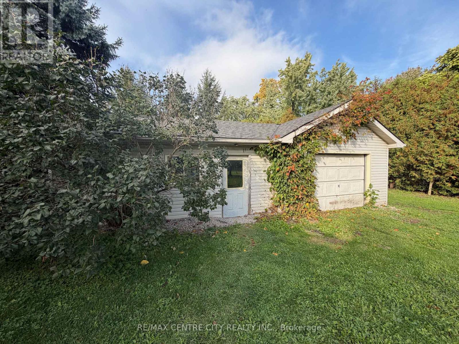7442 Fairview Road — photo 12