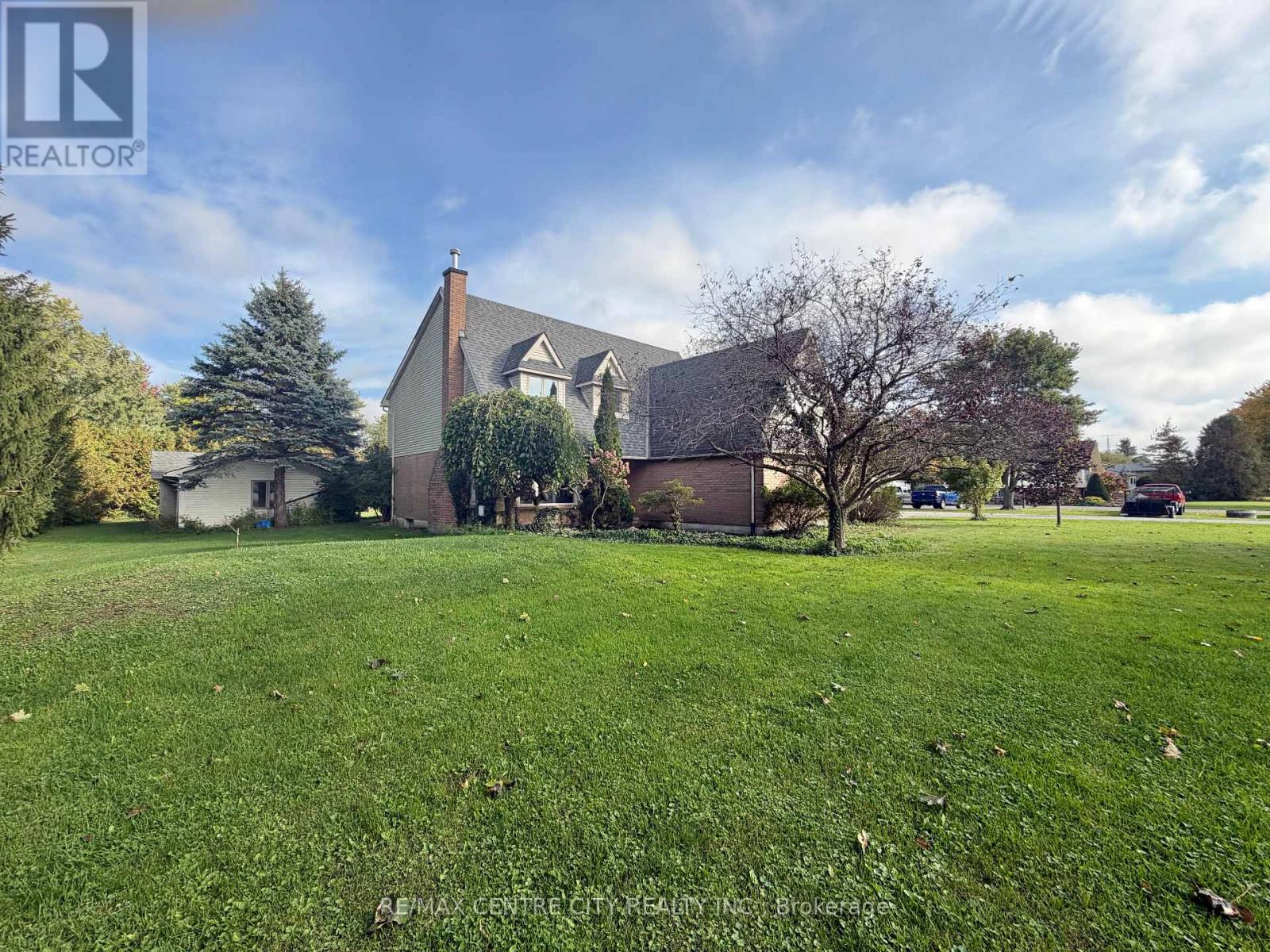 7442 Fairview Road — photo 2