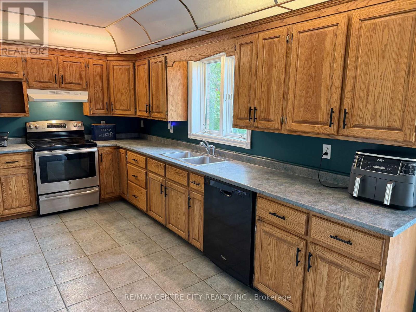 7442 Fairview Road — photo 21