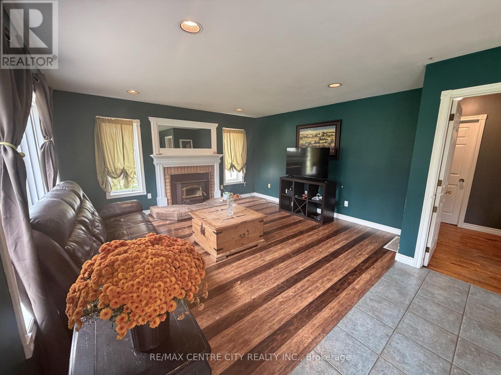 7442 Fairview Road — photo 23