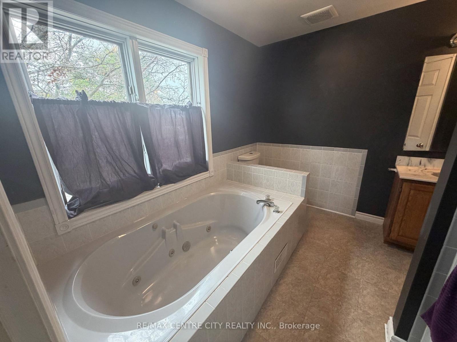 7442 Fairview Road — photo 33