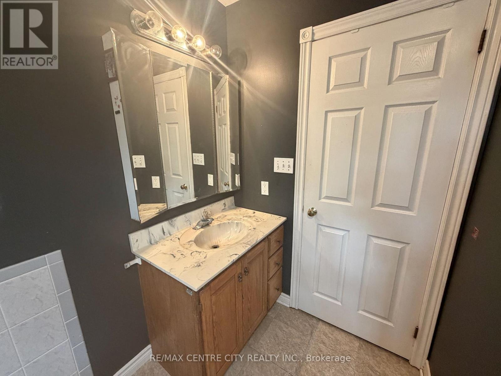 7442 Fairview Road — photo 35