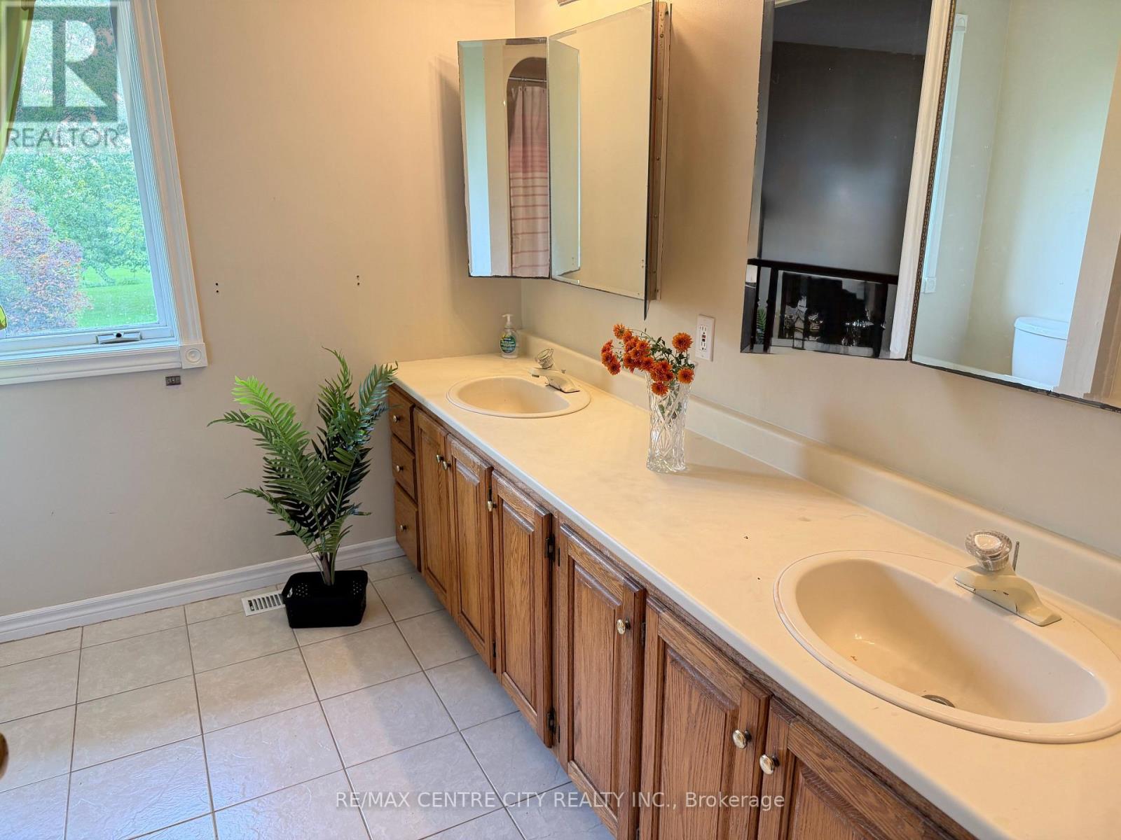 7442 Fairview Road — photo 42