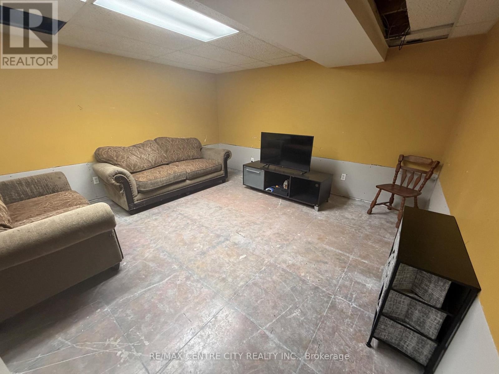 7442 Fairview Road — photo 46