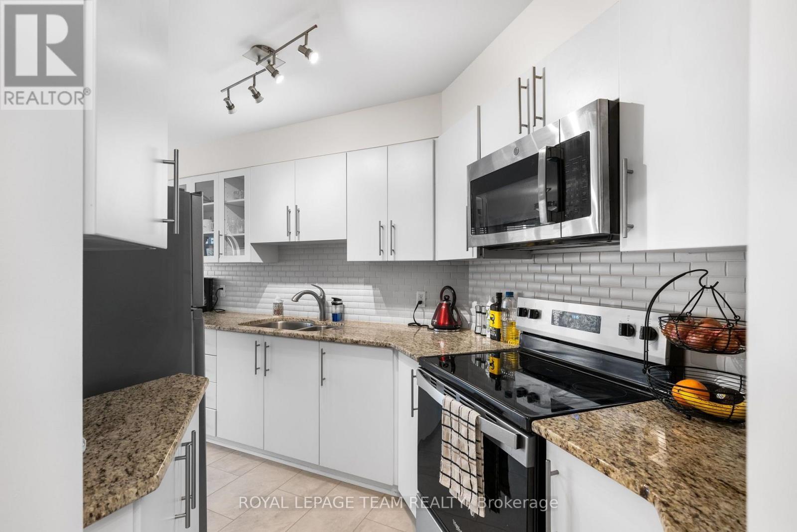 241 Lyon Street North — photo 7