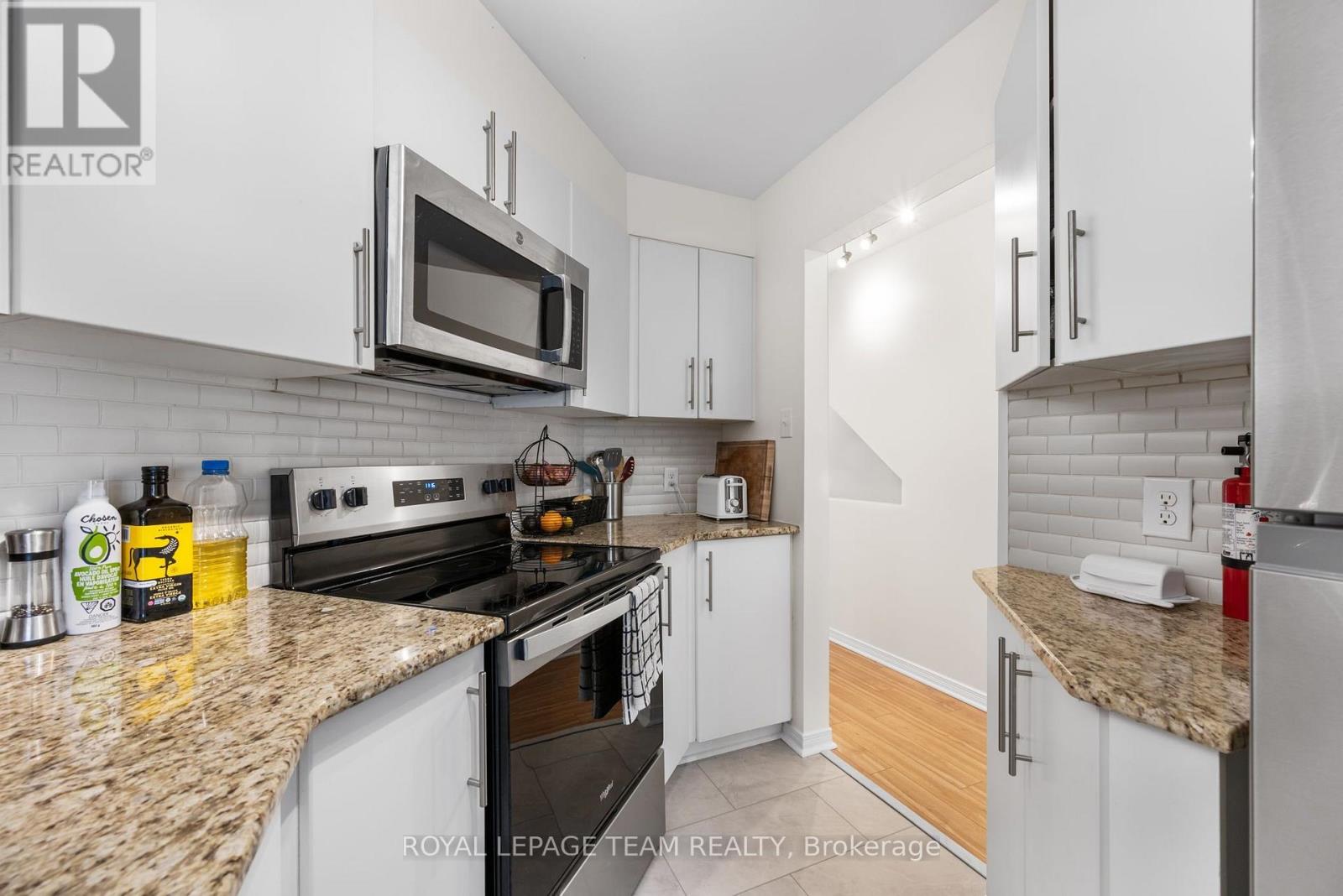 241 Lyon Street North — photo 8