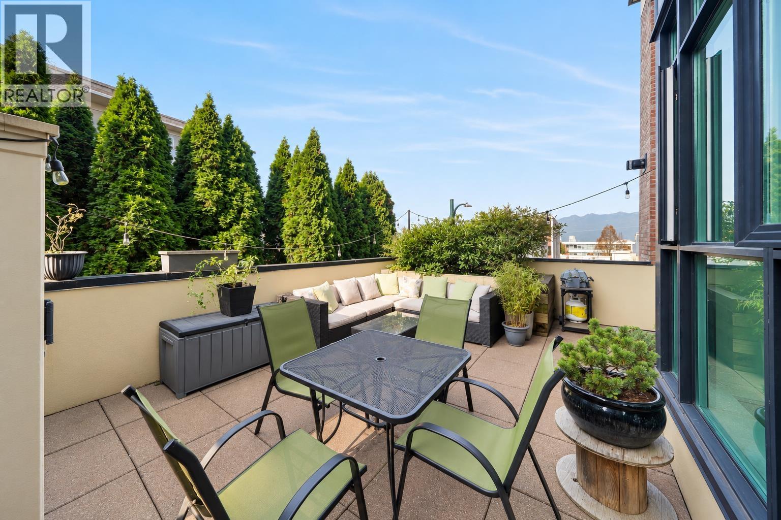 Photo of 109 2515 ONTARIO STREET 17