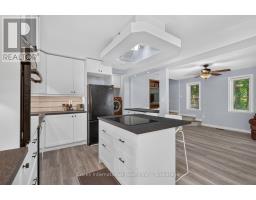 Primary Bedroom - 206 On-141 Highway, Huntsville, ON P0B1M0 Photo 13