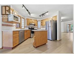 463 23 Avenue NW - photo 9