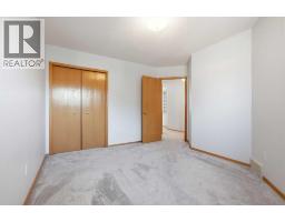 463 23 Avenue NW - photo 28