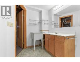 463 23 Avenue NW - photo 33