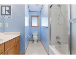 463 23 Avenue NW - photo 32