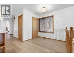 463 23 Avenue NW - photo 14