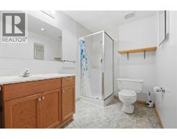 463 23 Avenue NW - photo 38