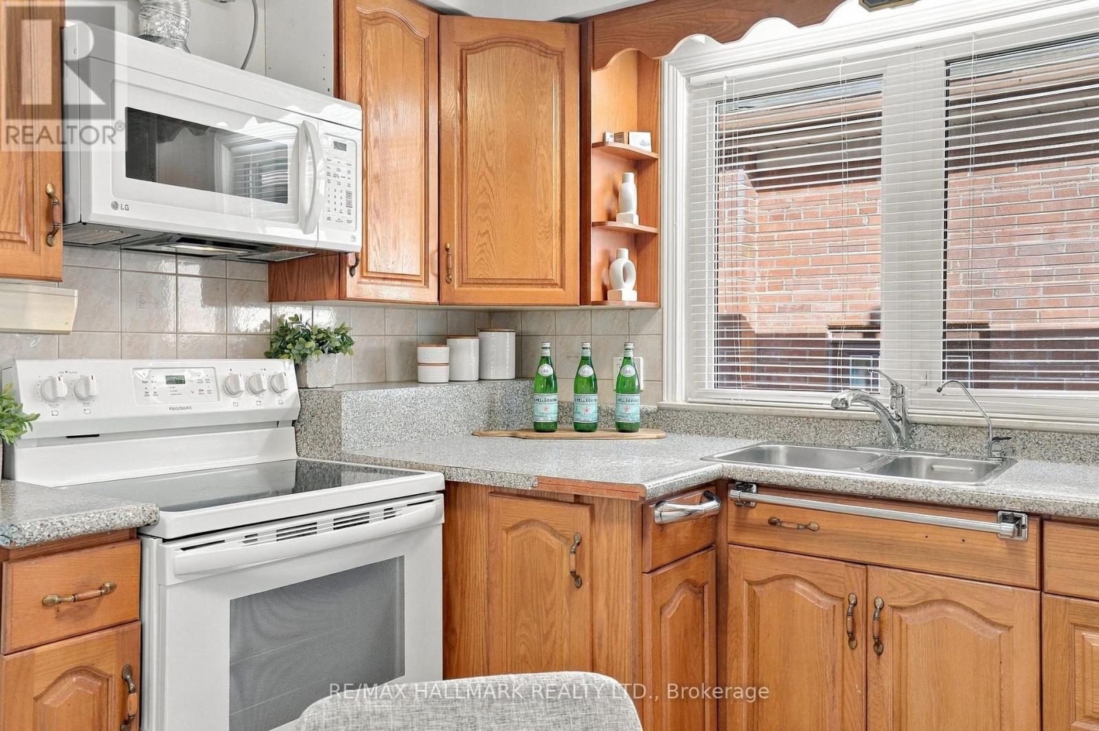 29 WILLOWBROOK ROAD, Toronto (Mimico) — photo 4