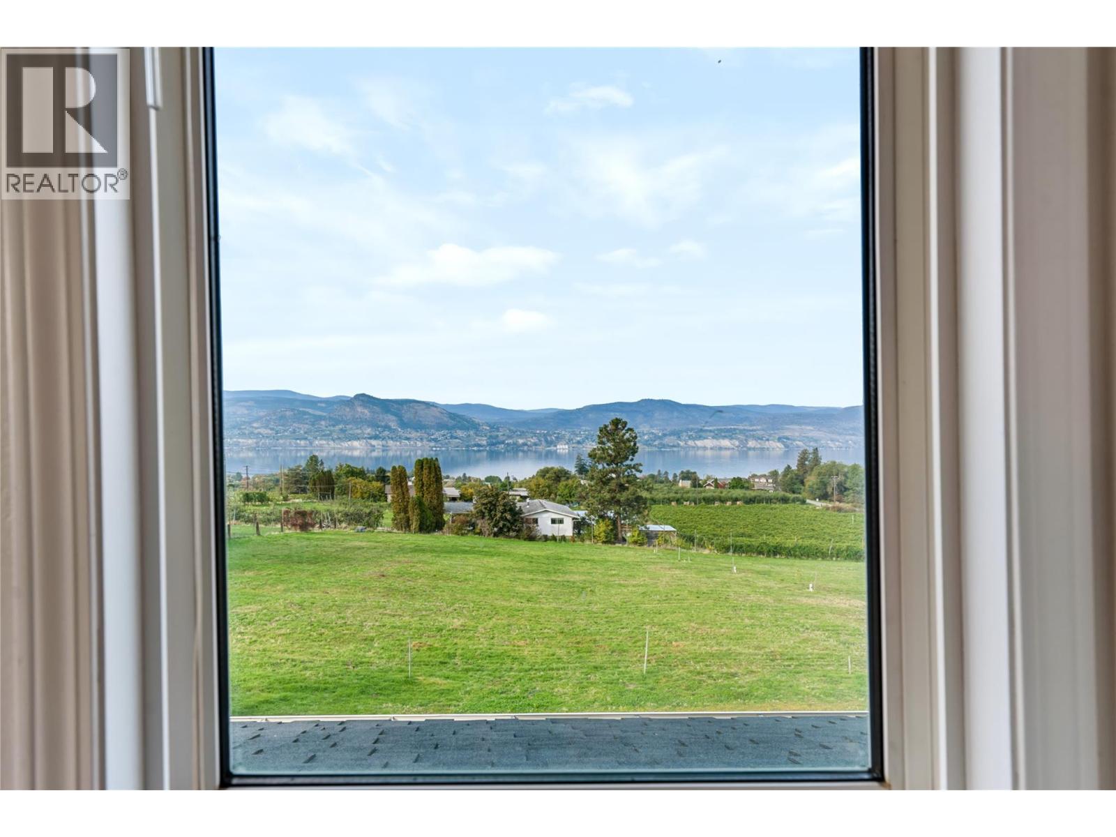 3925 North Naramata Road - 26
