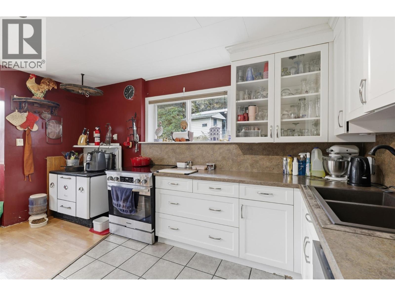 894 MAYNE Road - 16