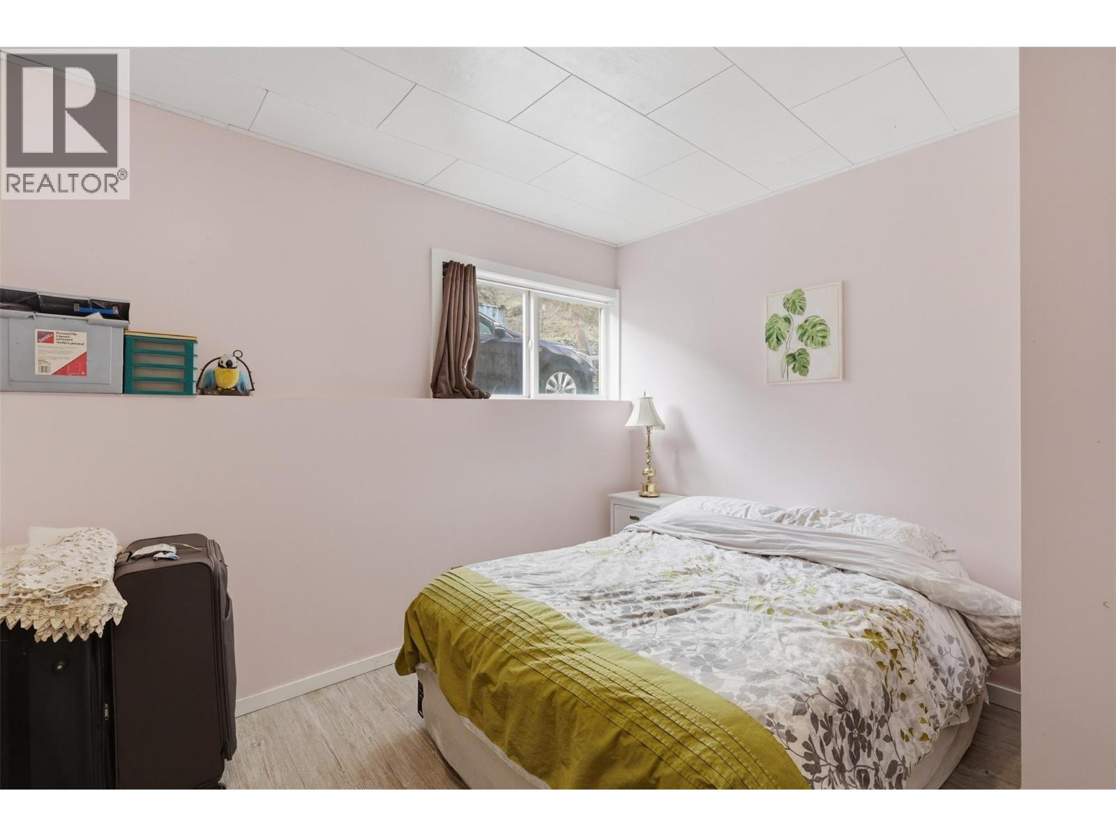 894 MAYNE Road - 22