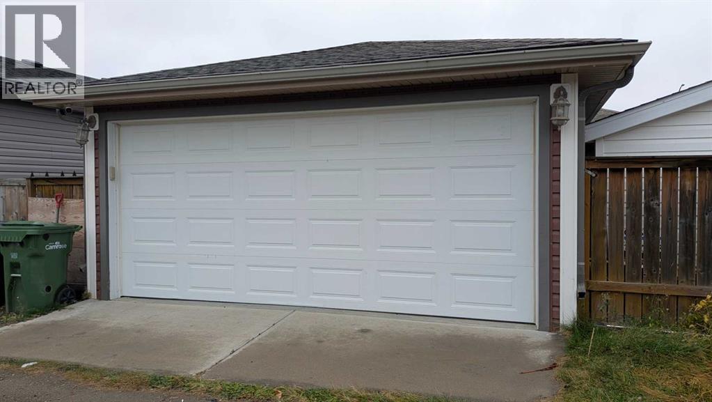 Listing photo – 4421 74 Street, Camrose
