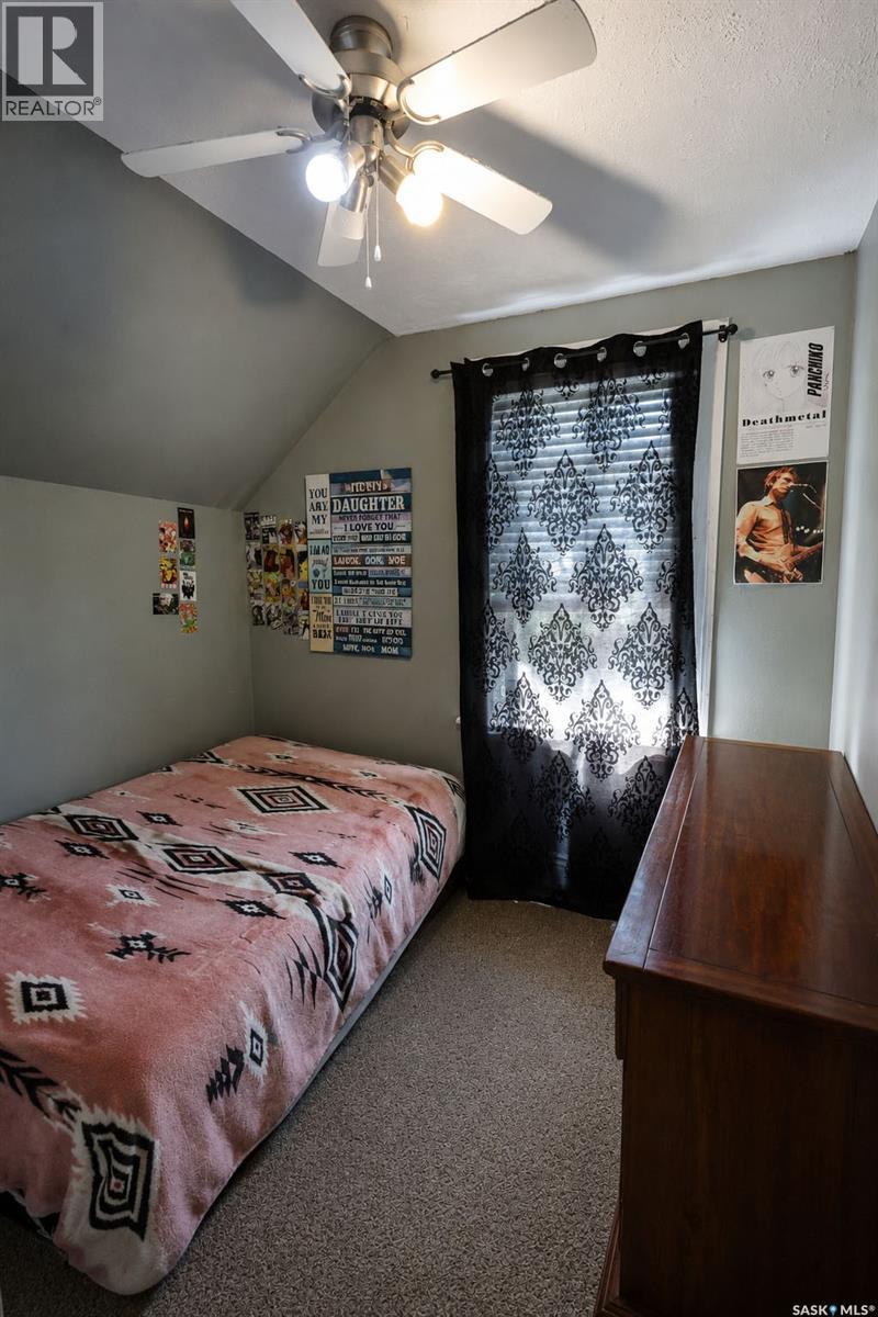 232 10th STREET E - 10