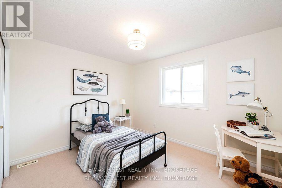 1394 Stoneridge Drive — photo 11