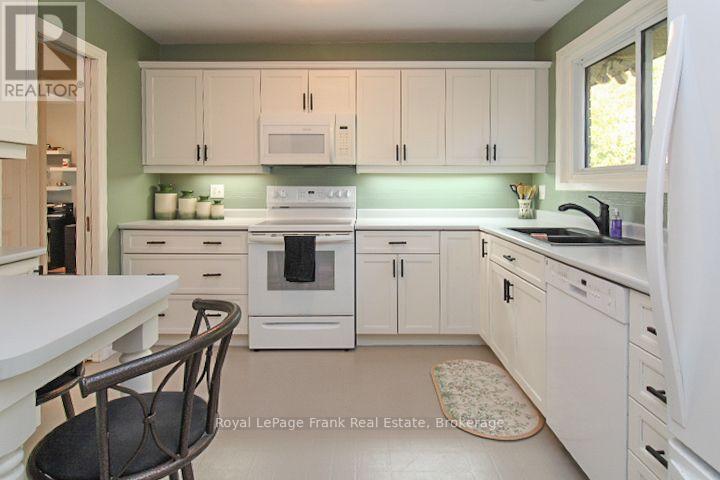 62 Springbrook Drive, Peterborough, ON photo 14